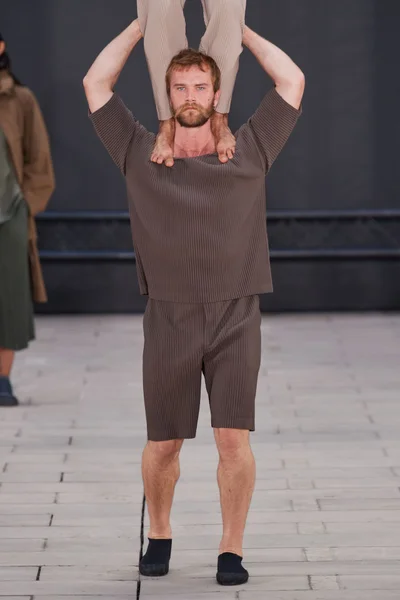 Look 20